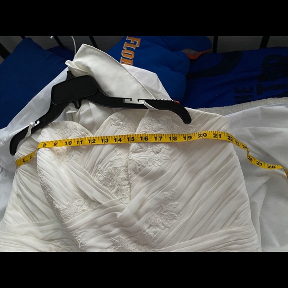 Wedding dress - Picture 6 of 6